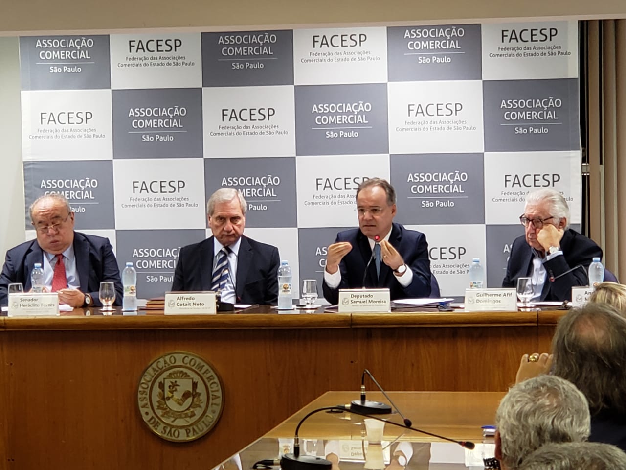 Relator da previdência persegue metas do governo, mas admite alterações na proposta